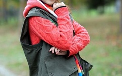 女人喊疼男人却往里寨打扑克